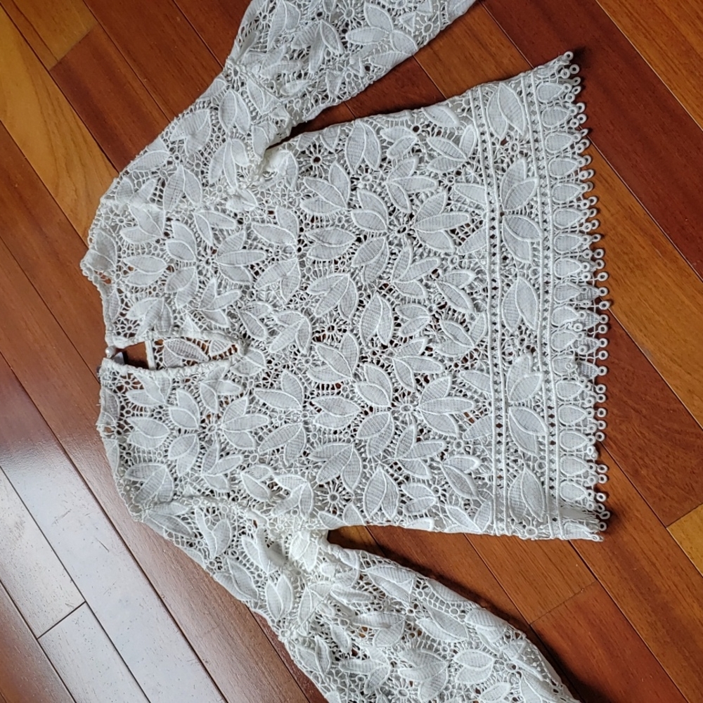 New with tag! Beautiful Detailed White Top - Picture 7 of 9